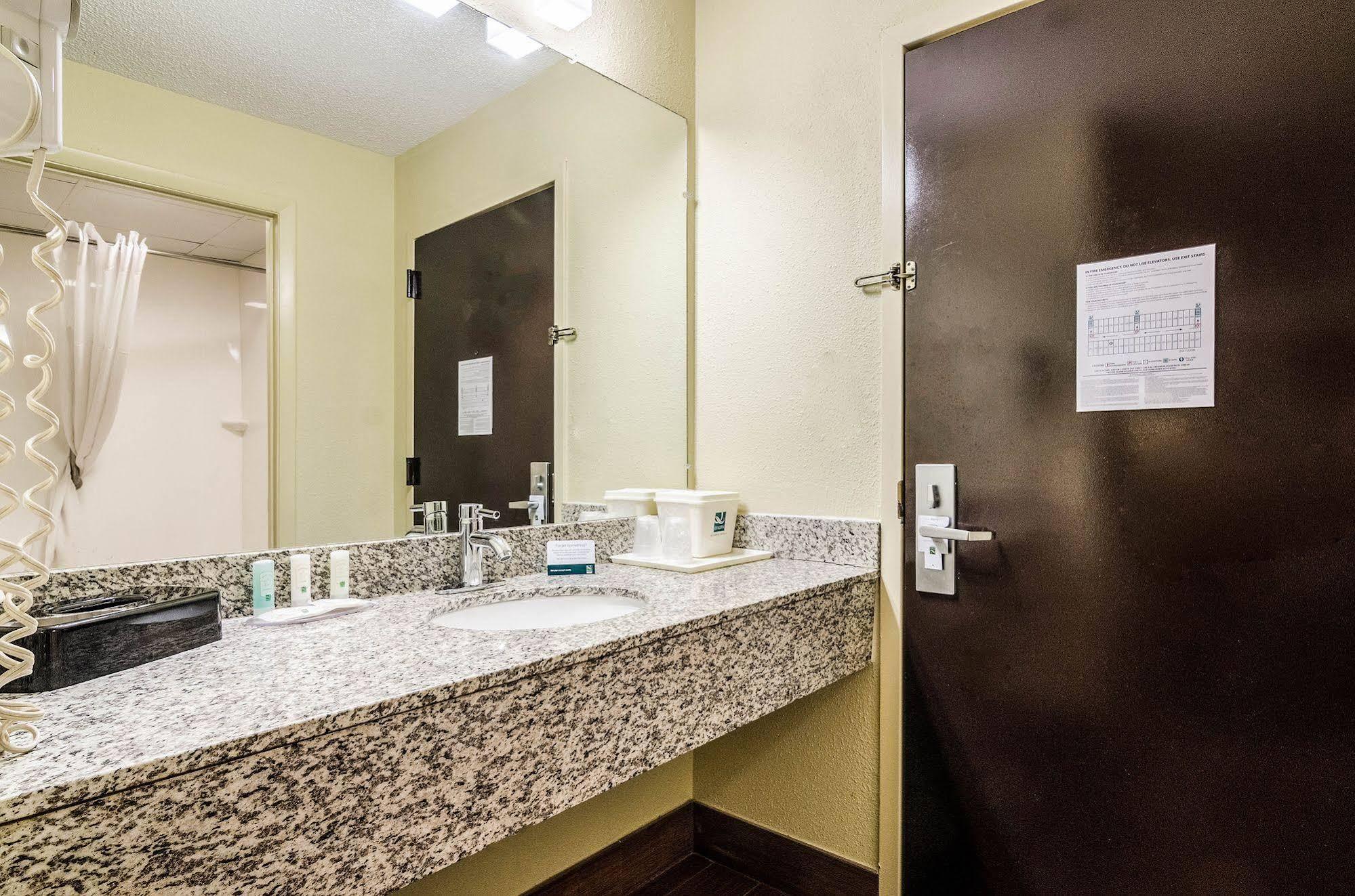 Quality Inn Whiteville North Exteriör bild
