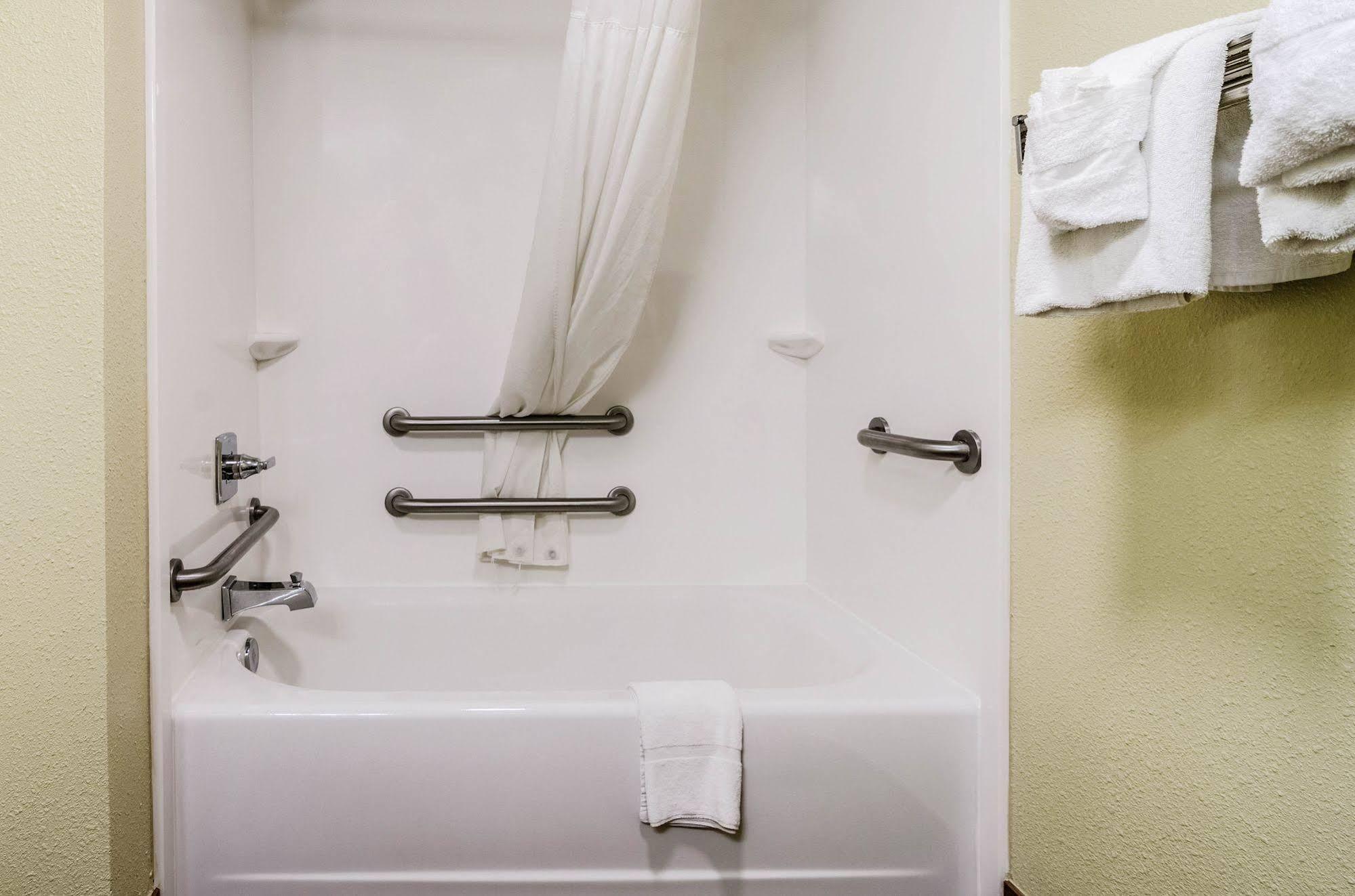 Quality Inn Whiteville North Exteriör bild