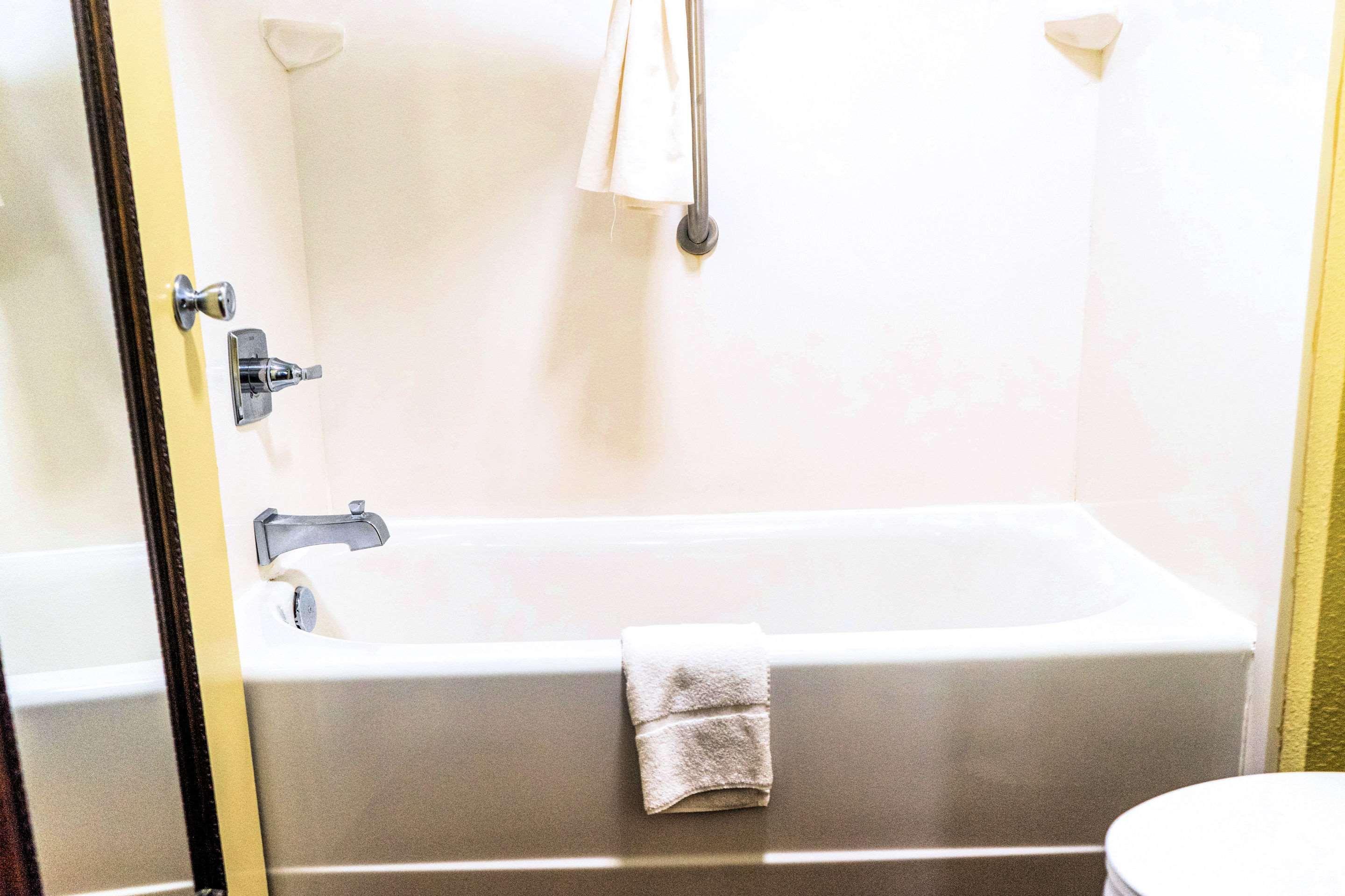 Quality Inn Whiteville North Exteriör bild