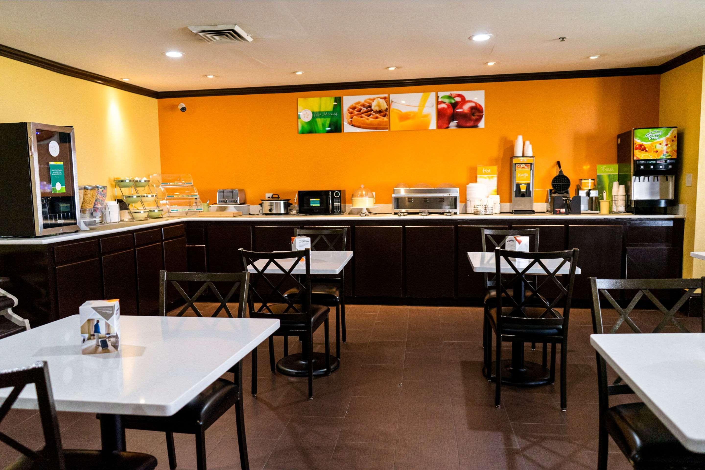 Quality Inn Whiteville North Exteriör bild