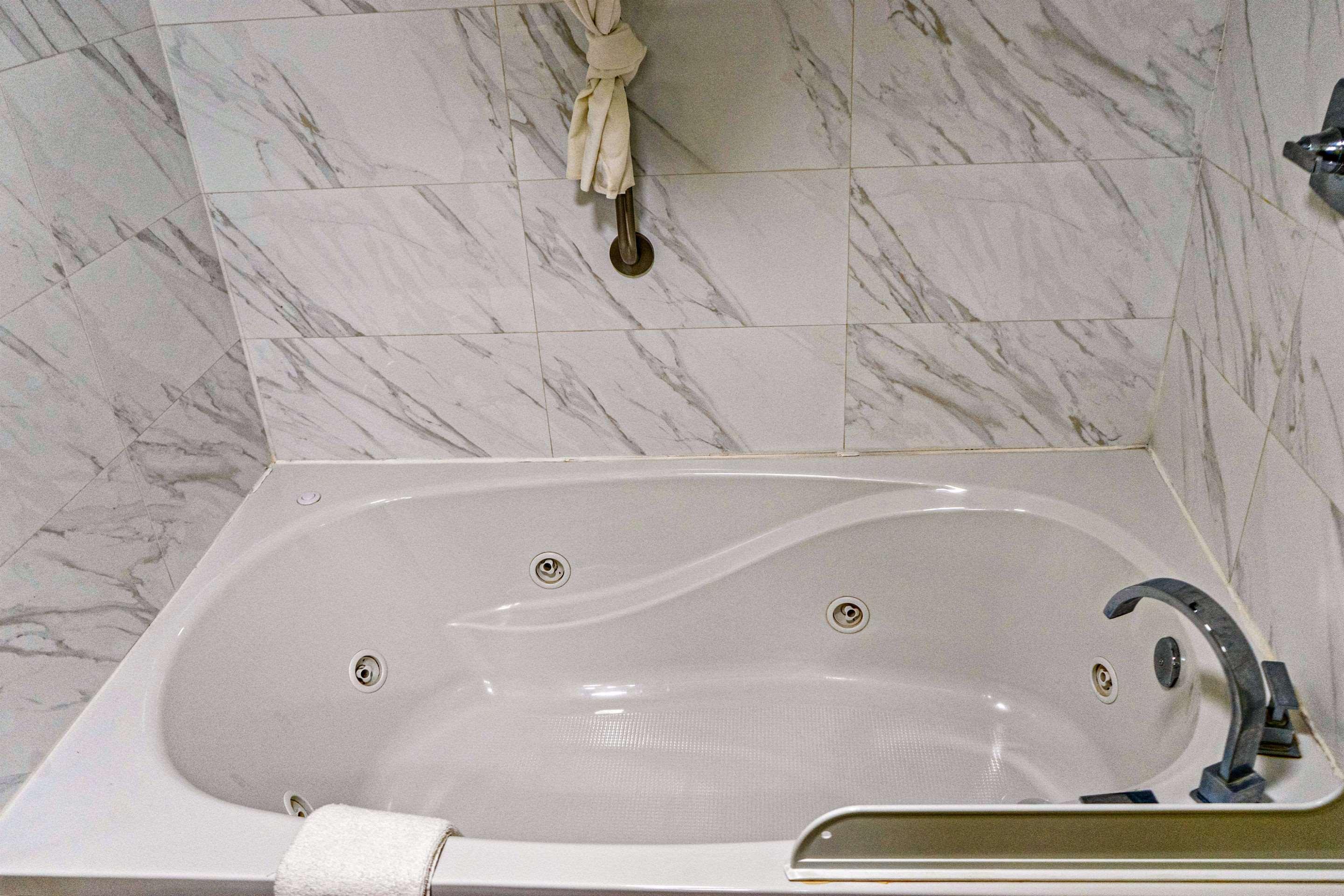 Quality Inn Whiteville North Exteriör bild